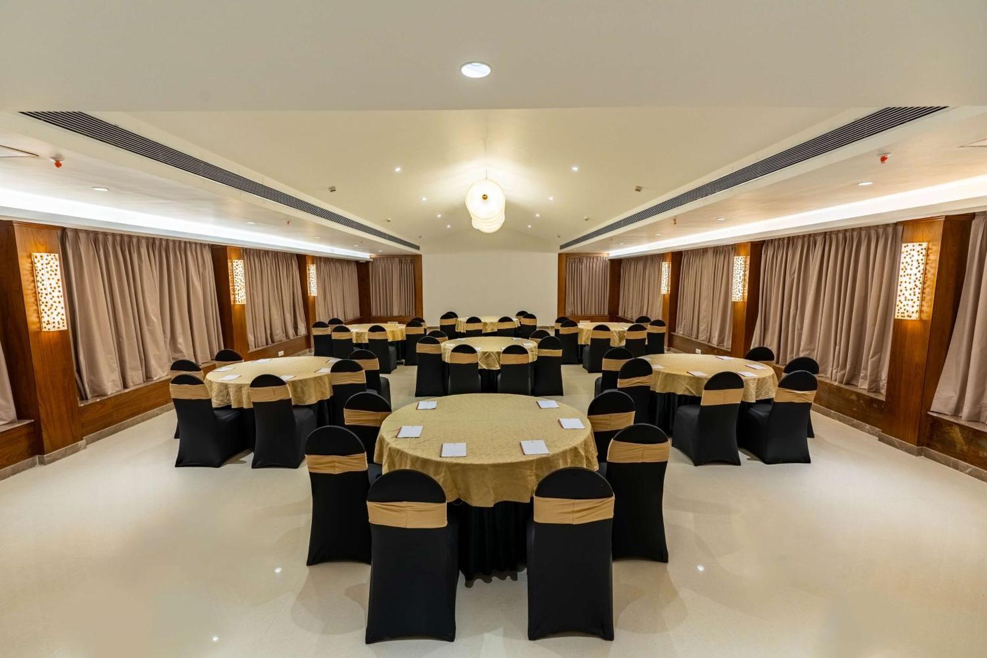Mandrem Beach Resort, A Member Of Radisson Individuals Retreat Exterior foto